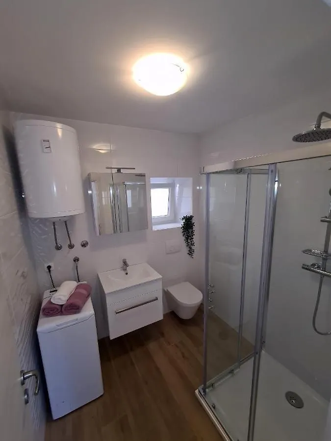 Apartments And Rooms Mazuranic Novi Vinodolski 0*,