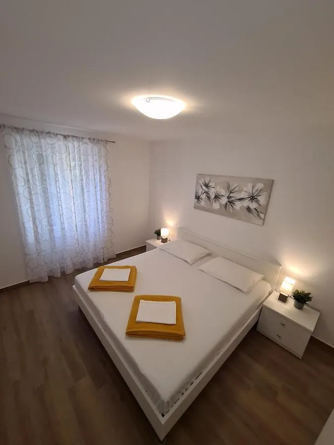 Apartments And Rooms Mazuranic Novi Vinodolski Croazia