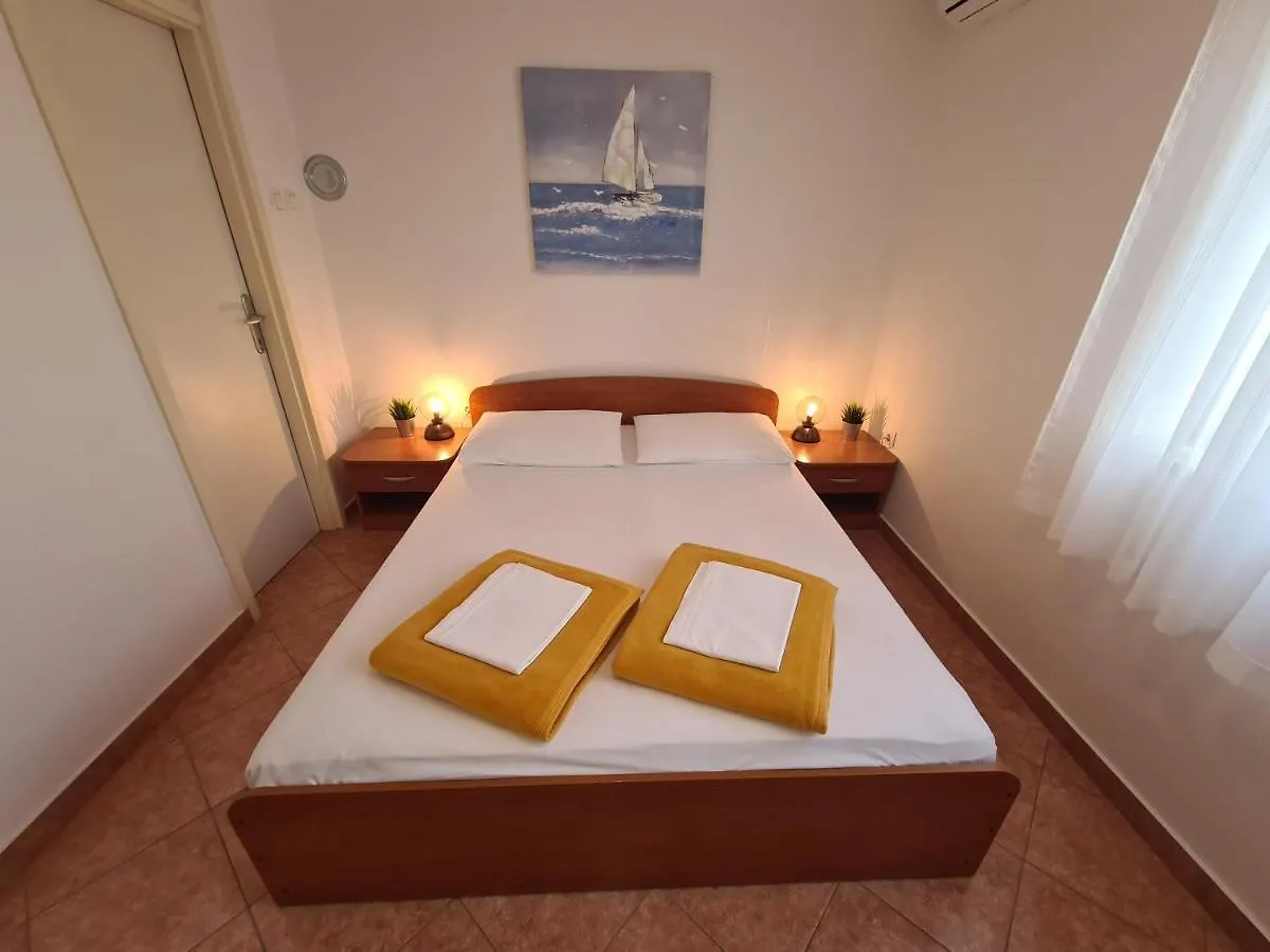 Apartments And Rooms Mazuranic Novi Vinodolski 0*,