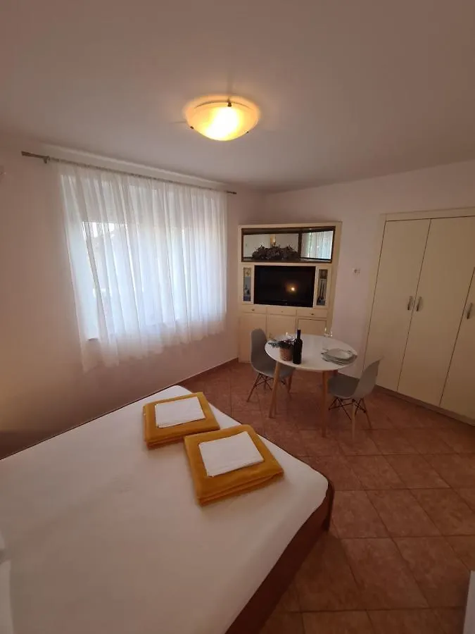 Apartments And Rooms Mazuranic Novi Vinodolski 0*,  Croazia