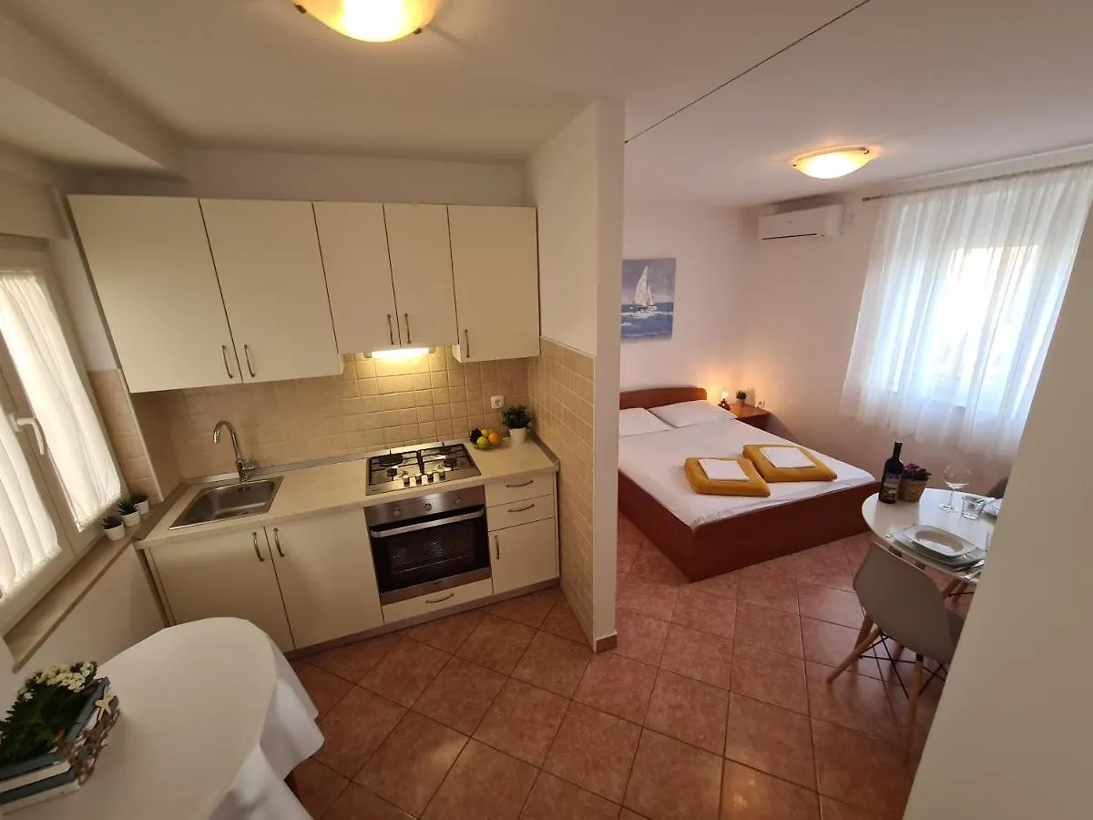 Apartments And Rooms Mazuranic Novi Vinodolski