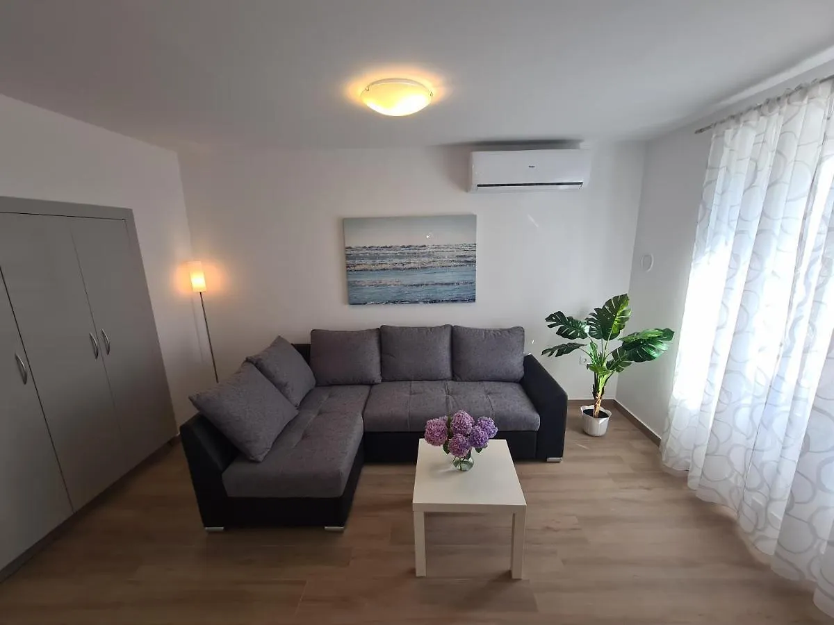 Apartments And Rooms Mazuranic Novi Vinodolski