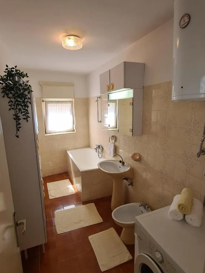 Apartments And Rooms Mazuranic Novi Vinodolski