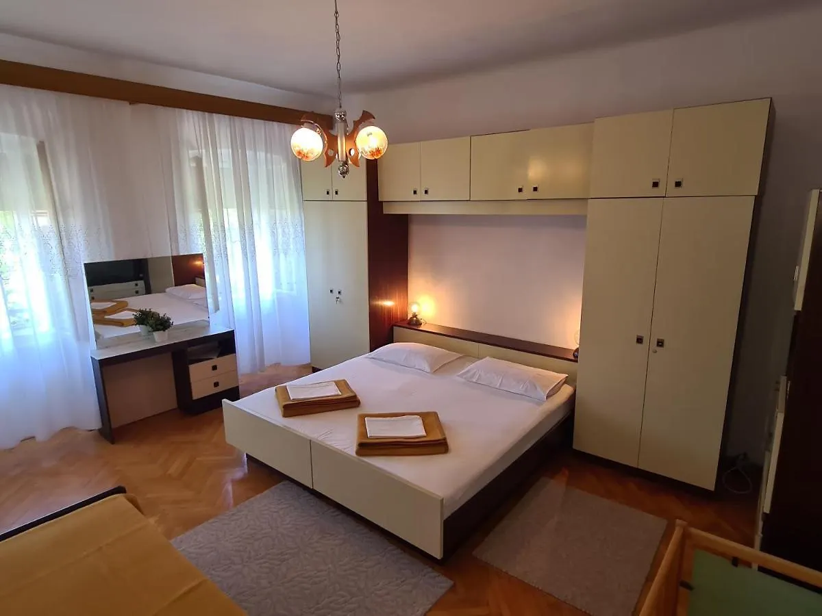 Apartments And Rooms Mazuranic Novi Vinodolski 0*,  Croácia